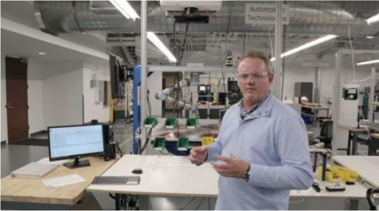 AI在工業(yè)自動化中的應用 工業(yè)物聯網和協作機器人大放異彩